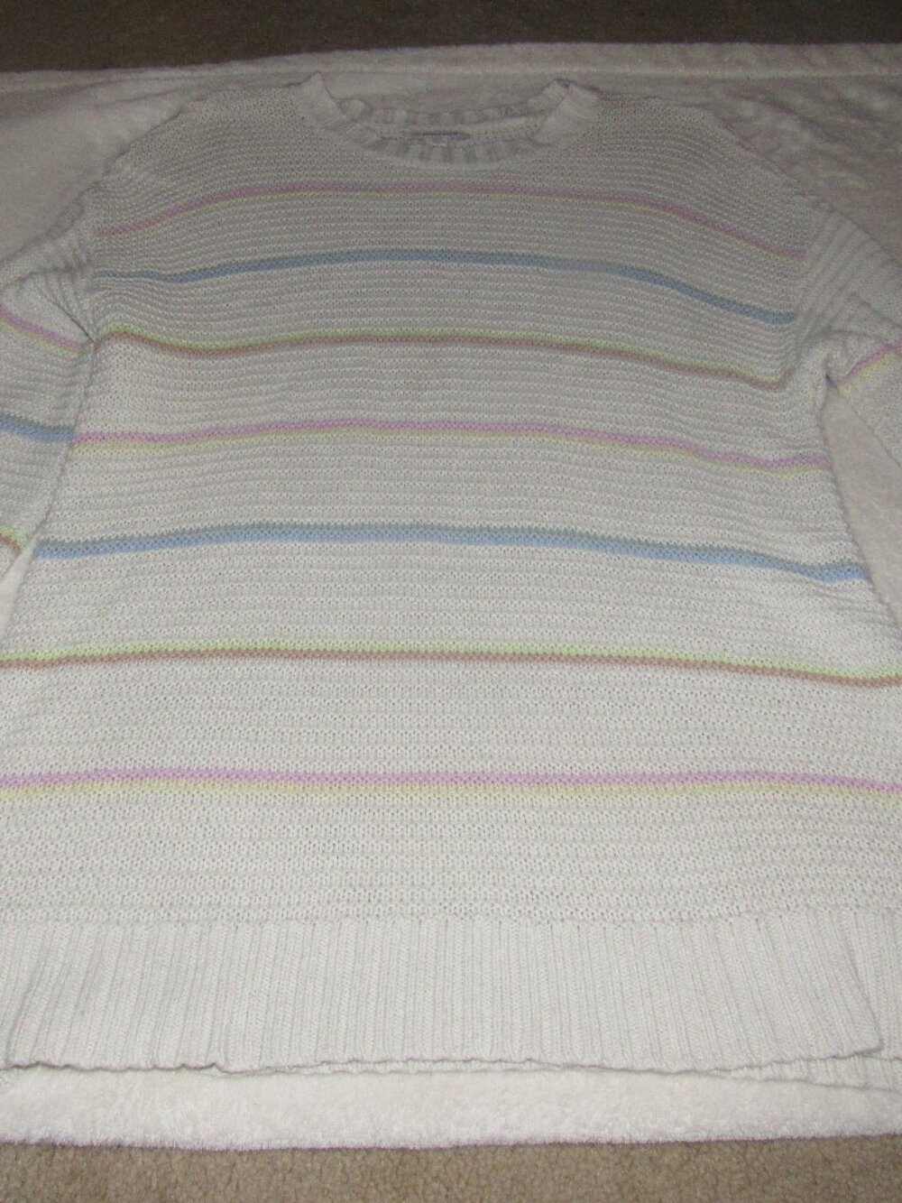 American Eagle Cozy Knit Sweater Declicate pastl Stripe accents Size Medium USED
